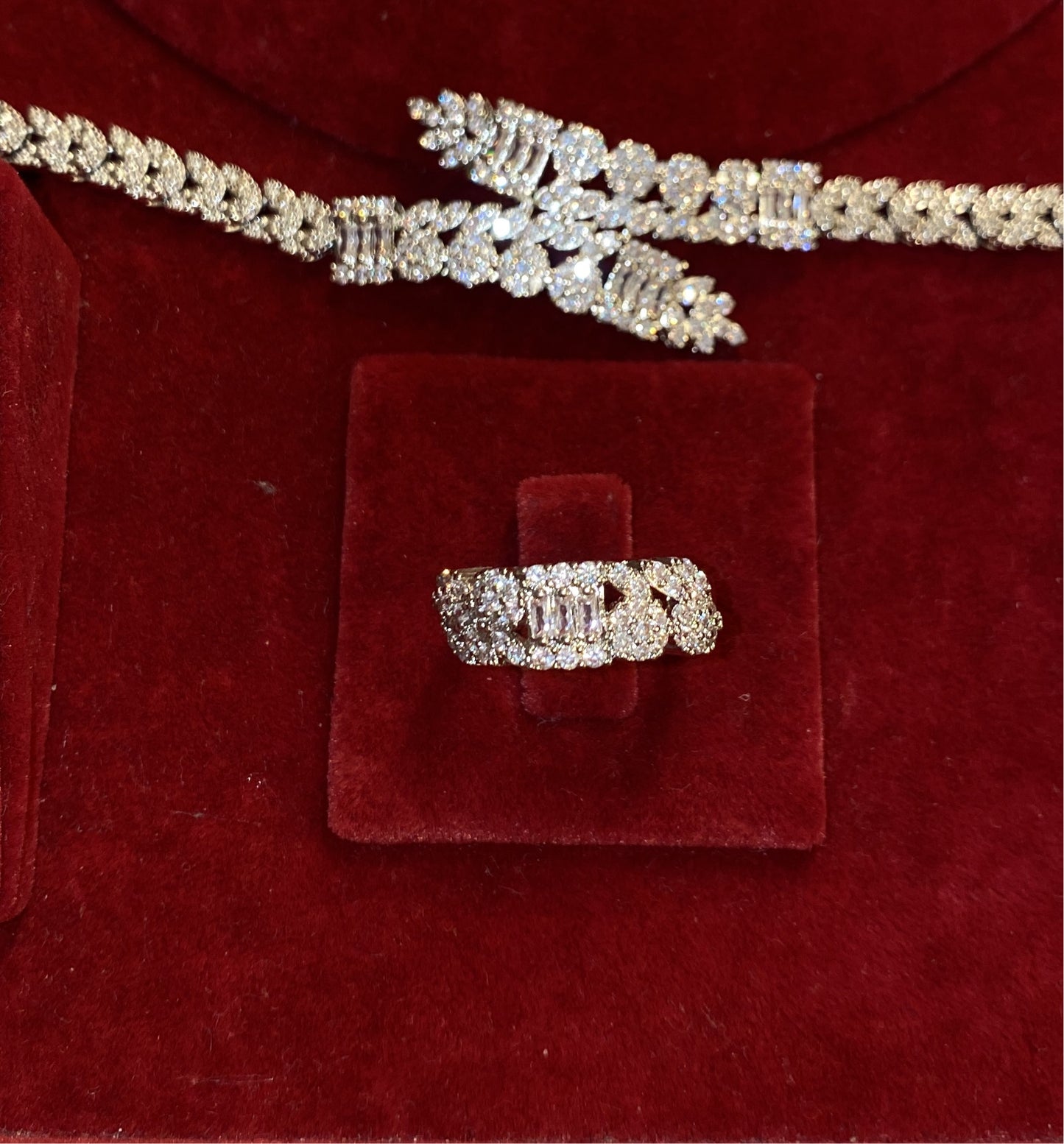 Pella-Schmuck