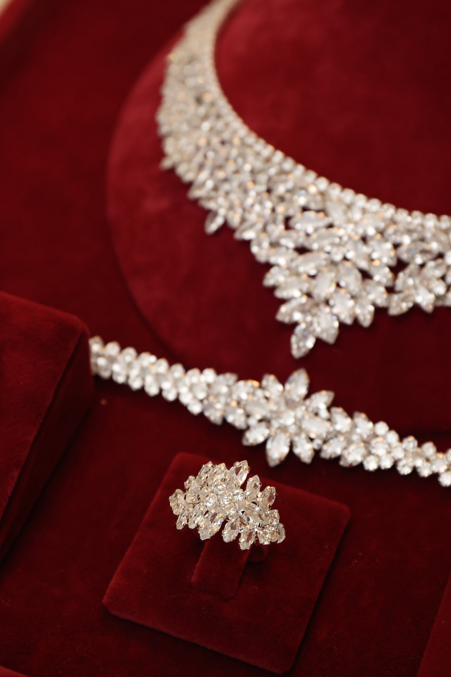 Elsi jewelry set.