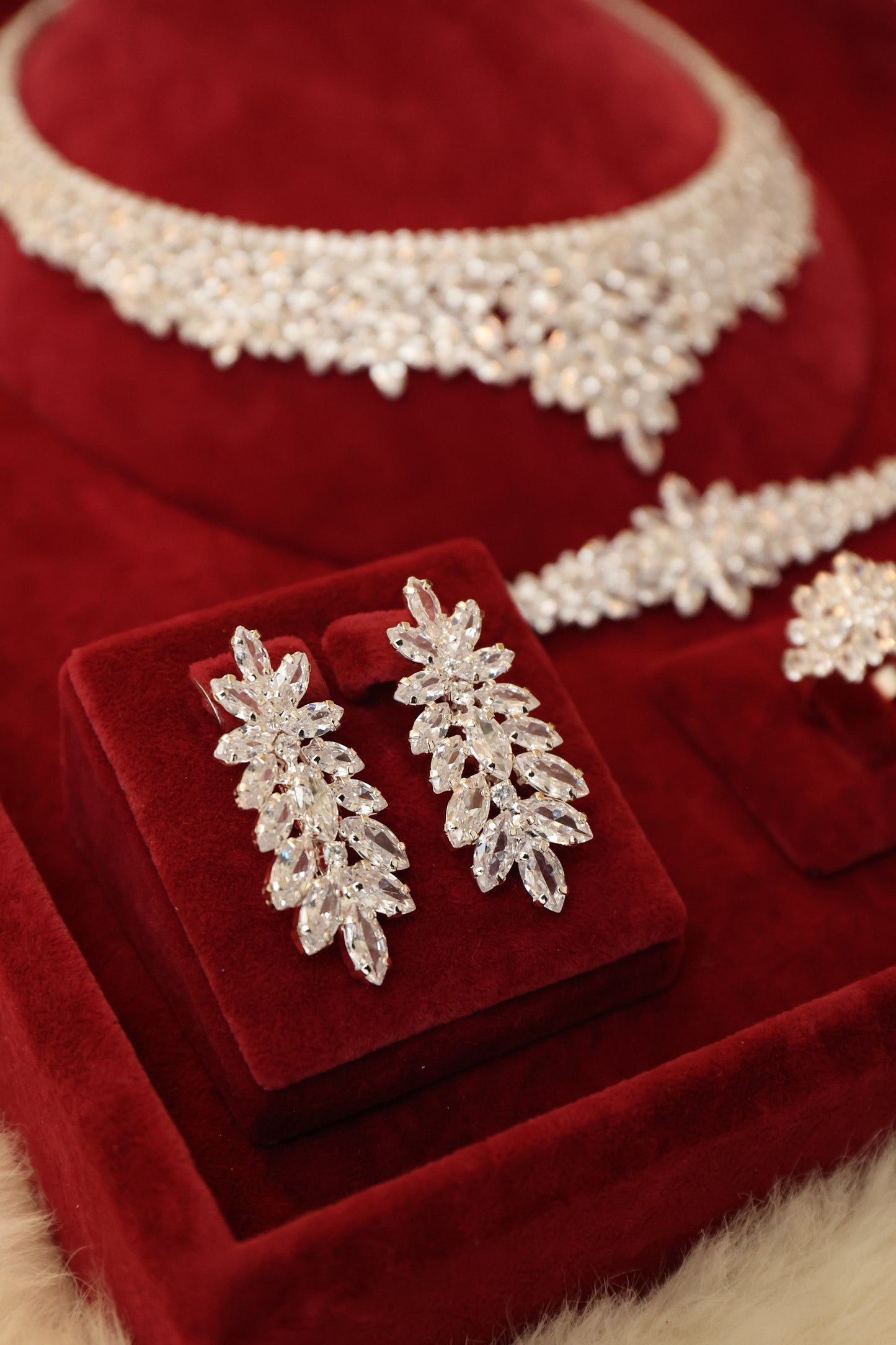 Elsi jewelry set.