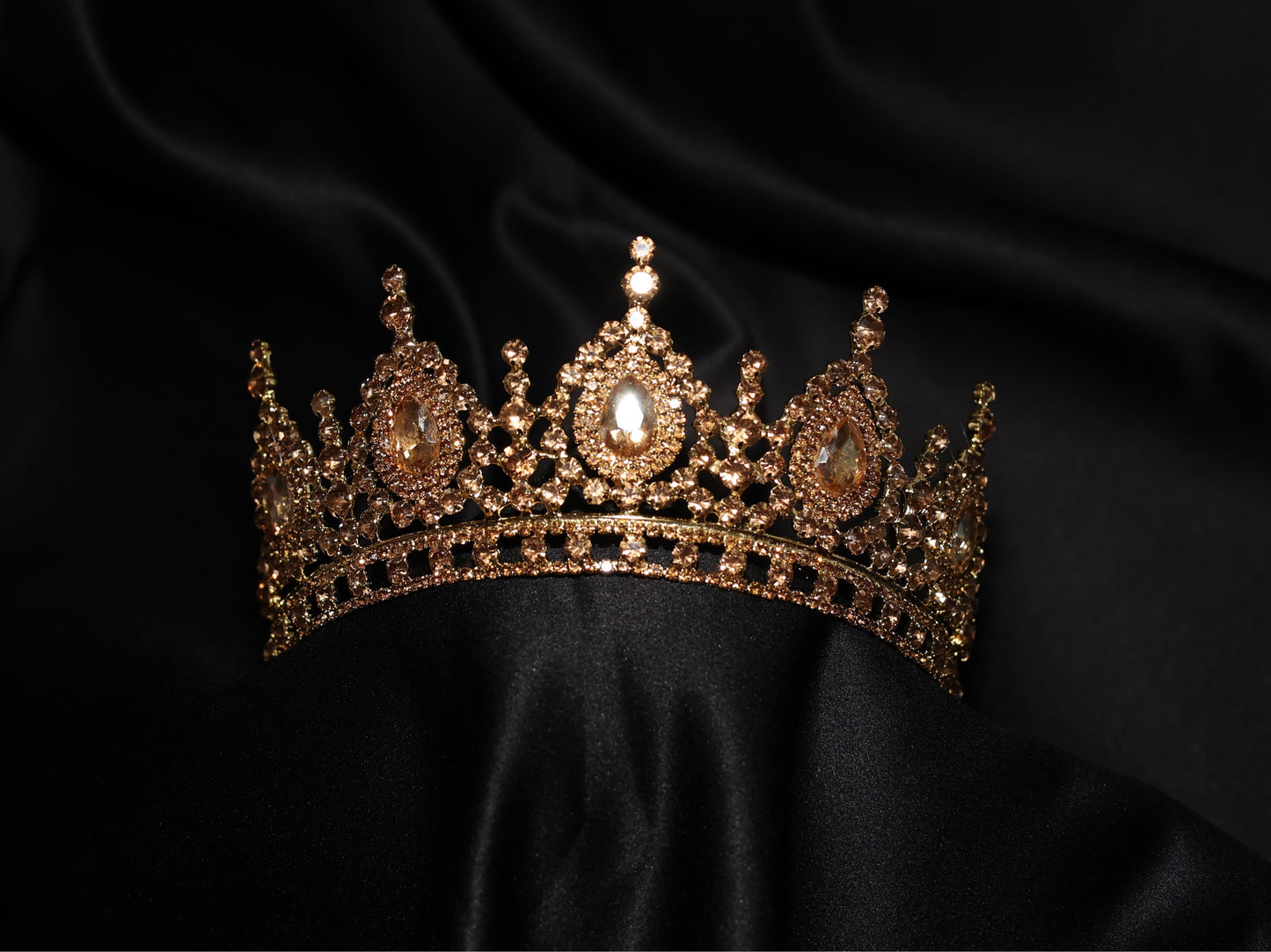Sela Crown