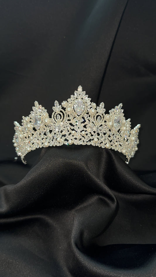 Vela Crown